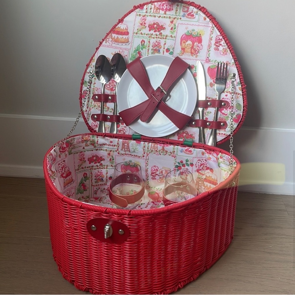 Strawberry Shortcake Picnic Basket 🍓 🍰